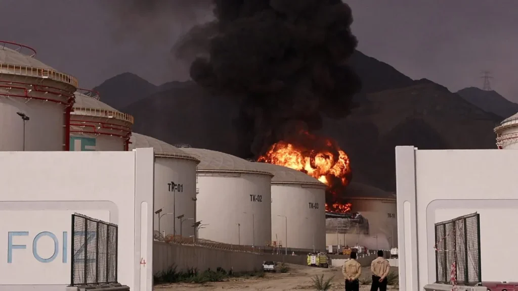 Debris from intercepted Iranian projectile hits UAE's FOIZ | The Jerusalem  Post
