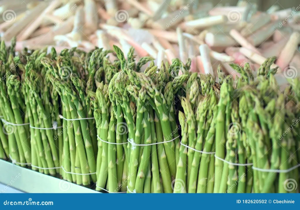 Ob gedämpft, gekocht oder gebraten – Spargel in jeder Zubereitungsform enthält Asparagusinsäure, die im Körper zu schwefelhaltigen Verbindungen abgebaut wird.