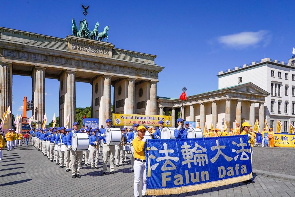 2025 5 11 germany berlin 513 parade 01