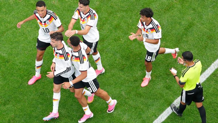 Warum tragen bei der WM 2026 alle pinke Schuhe?