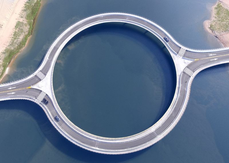Why is the Laguna Garzón Bridge a Circle? 2 Where the Laguna Garzón bridge is and what it replaced