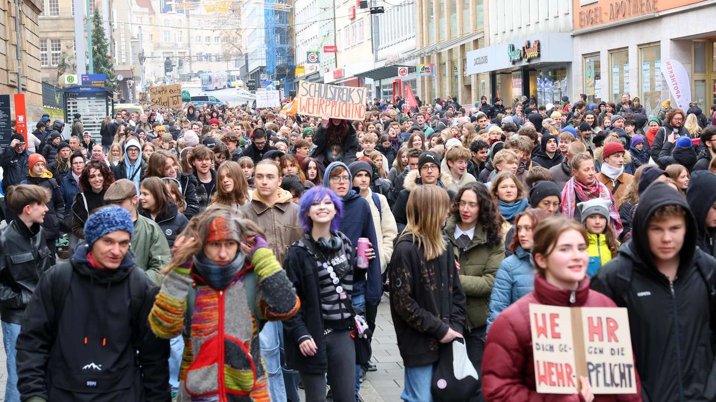Warum demonstriert Gen Z? „Gen Z regelt“-Proteste heute, 5 Gründe & warum es Generation Z heißt